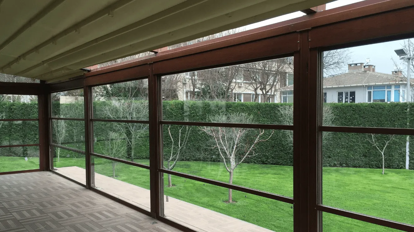 Beşiktaş kafe bahçesi otomatik giyotin cam sistemi